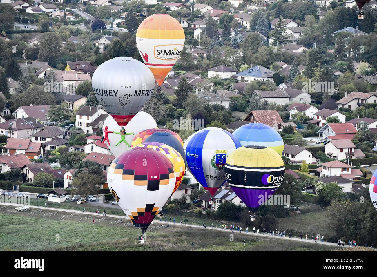 (180924) -- SAINT-HILAIRE, Sept. 24, 2018 (Xinhua) -- Photo taken on Sept. 23, 2018 shows hot air balloons flying over Saint-Hilaire, France. The four-day air sports festival, Coupe Icare, concluded on Sunday. On its 45th edition, the Coupe Icare this year attracted about 700 accredited pilots and over 90,000 spectators. (Xinhua/Chen Yichen) (SP)FRANCE-SAINT-HILAIRE-AIR SPORTS-45TH COUPE ICARE PUBLICATIONxNOTxINxCHN Stock Photo
