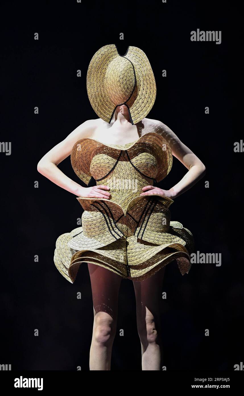 (180928) -- WELLINGTON, Sept. 28, 2018 -- A model presents creations during the annual World of Wearable Art Awards Show in Wellington, New Zealand, on Sept. 28, 2018. (Xinhua Photo/)(zhf) NEW ZEALAND-WELLINGTON-WORLD OF WEARABLE ART AWARDS-SHOW GuoxLei PUBLICATIONxNOTxINxCHN Stock Photo