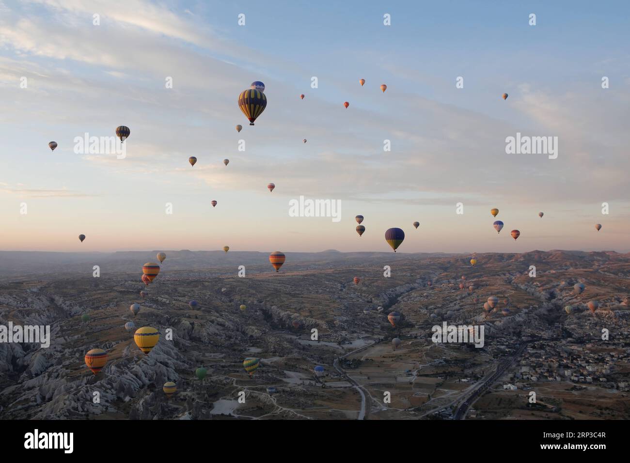 2 hot air balloons hi-res stock photography and images - Page 5