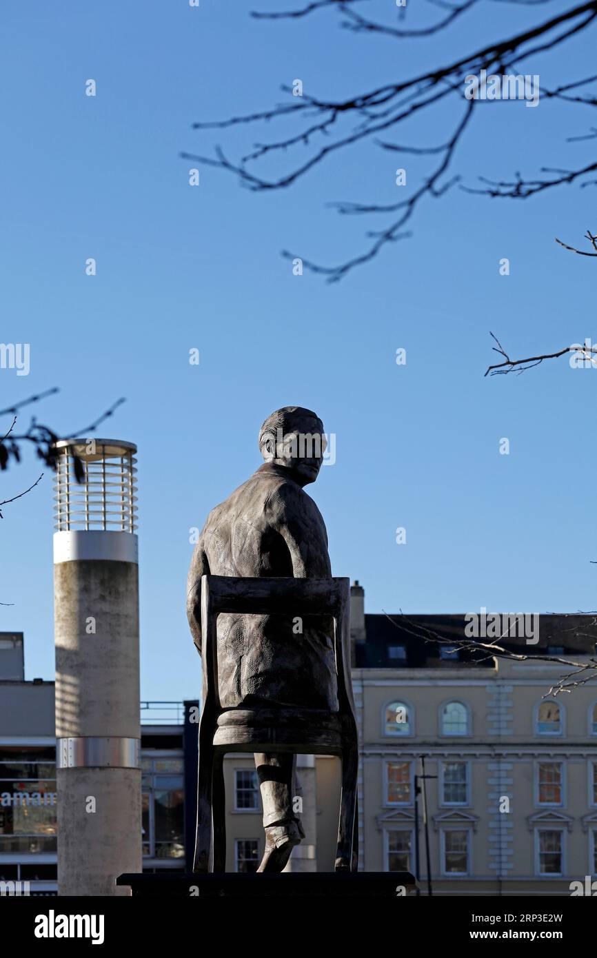Statue of Ivor Novello sitting on a chair. Against blue sky. , Cardiff Bay. 2023.cym. Stock Photo
