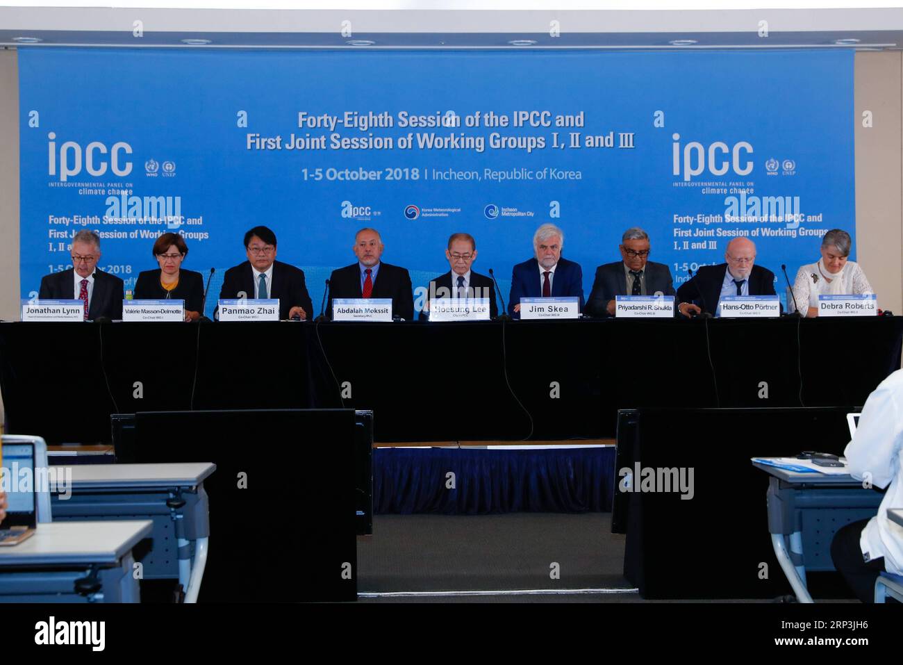 (181008) -- INCHEON, Oct. 8, 2018 -- A press conference of the 48th seesion of the Intergovernmental Panel on Climate Change (IPCC) is held in South Korea s western port city of Incheon, Oct. 8, 2018. The IPCC, an international body assessing the science related to climate change, on Monday urged rapid and far-reaching changes in all aspects of the entire world to fight against global warming after adopting a special report on global warming. ) (cl) SOUTH KOREA-INCHEON-IPCC-REPORT WangxJingqiang PUBLICATIONxNOTxINxCHN Stock Photo
