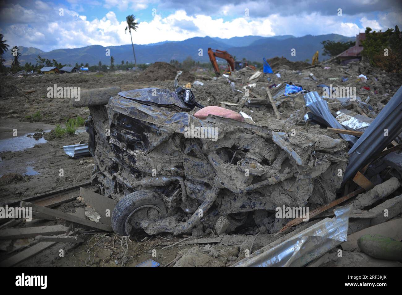 (181010) -- POSO, Oct. 10, 2018 -- Debries are seen in Poso, Central Sulawesi Province, Indonesia, on Oct. 9, 2018. The earthquakes and the tsunami have killed at least 2,010 people, left over 5,000 others missing and triggered massive damage and a huge evacuation, according to the national disaster management agency. ) (yy) INDONESIA-POSO-EARTHQUAKE AND TSUNAMI-AFTERMATH Zulkarnain PUBLICATIONxNOTxINxCHN Stock Photo