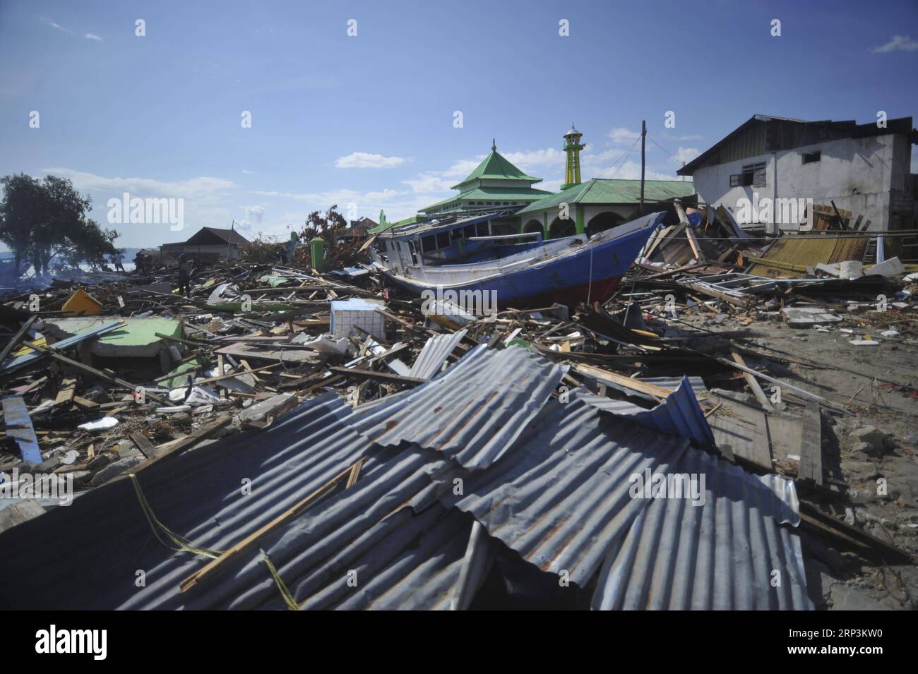 (181010) -- POSO, Oct. 10, 2018 -- A stranded wooden boat is seen after an earthquake and tsunami at Pantoloan port in Poso, Central Sulawesi Province, Indonesia, on Oct. 10, 2018. The earthquakes and the tsunami have killed at least 2,010 people, left over 5,000 others missing and triggered massive damage and a huge evacuation, according to the national disaster management agency. ) (dtf) INDONESIA-POSO-EARTHQUAKE AND TSUNAMI-AFTERMATH Zulkarnain PUBLICATIONxNOTxINxCHN Stock Photo