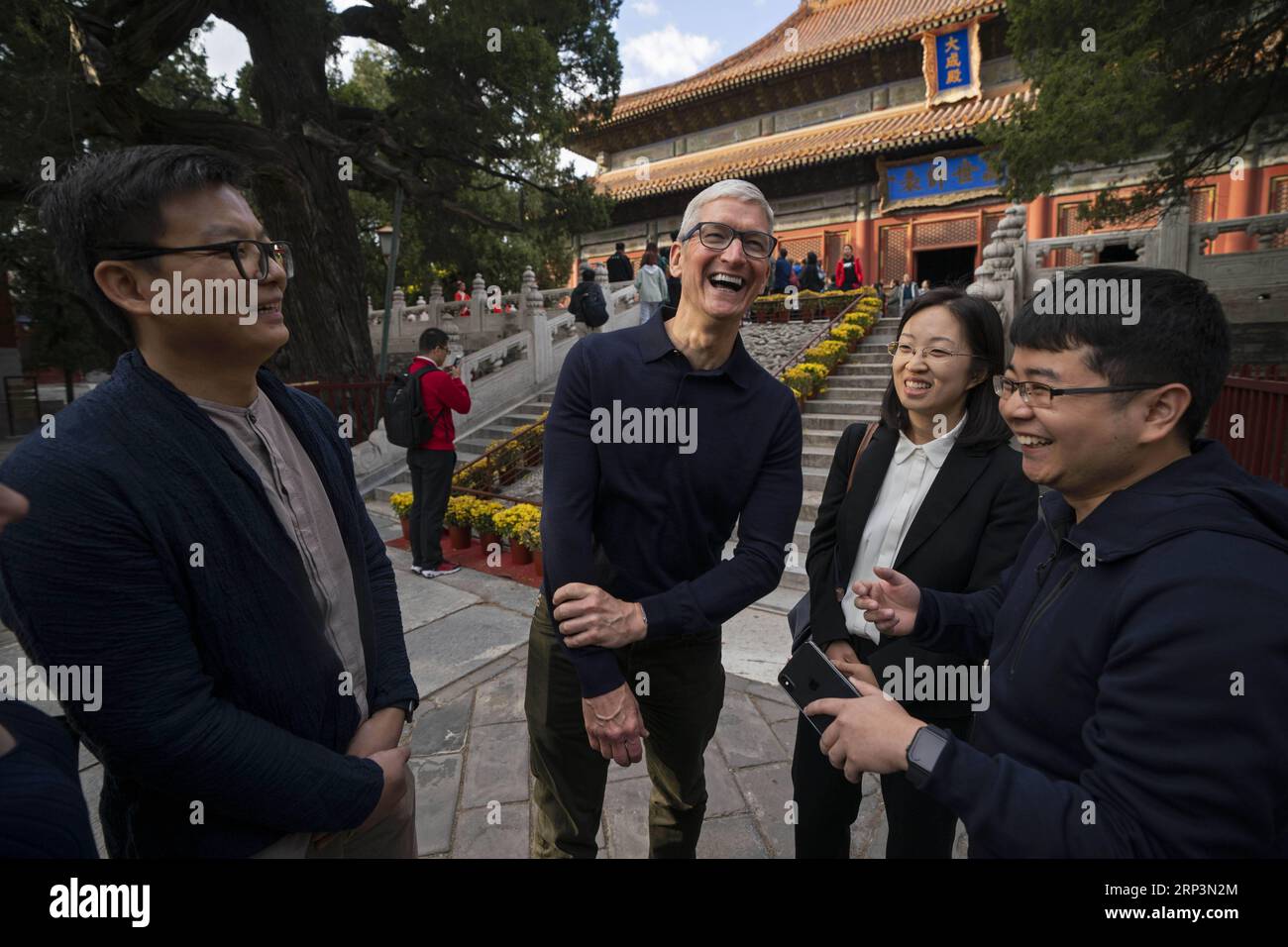 (181011) -- BEIJING, Oct. 11, 2018 -- Apple s CEO Tim Cook (2nd, L) talks with Qu Zhangcai (1st L) and Liu Zhipeng (1st R), founders of Xichuangzhu APP, at Beijing Confucian Temple in Beijing, capital of China, on Oct. 10, 2018. Cook paid a visit to Beijing Confucian Temple and the Imperial College on Wednesday. ) (sxk) CHINA-BEIJING-APPLE CEO-COOK-VISIT (CN) CaixYang PUBLICATIONxNOTxINxCHN Stock Photo