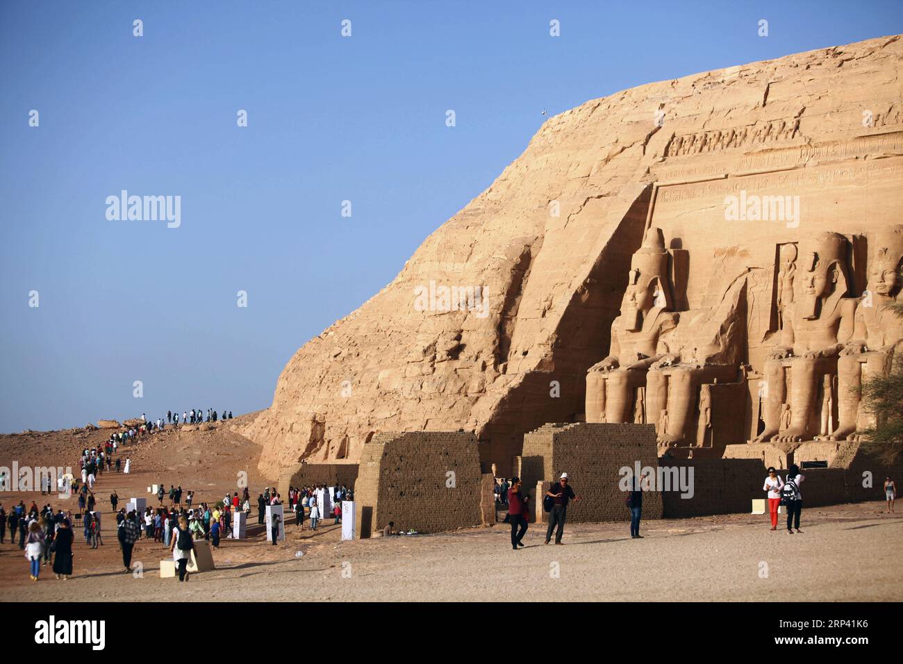 (181022) -- ASWAN, Oct. 22, 2018 -- Tourists visit the Great Temple of ...