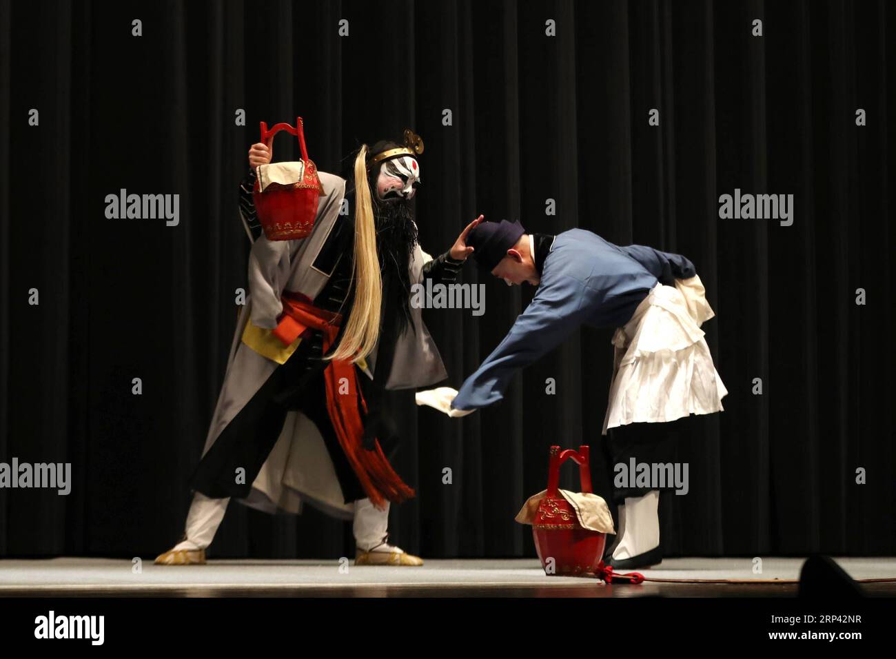(181023) -- TOKYO, Oct. 23, 2018 -- Troupers from China s Shanghai Kunqu Opera Troupe perform Kunqu Opera Hu Nang Dan - Pavilion on the Mountain in Waseda University, Tokyo, Japan, Oct. 23, 2018.) (yg) JAPAN-TOKYO-CHINESE KUNQU OPERA-UNIVERSITY PERFORMANCE DuxXiaoyi PUBLICATIONxNOTxINxCHN Stock Photo