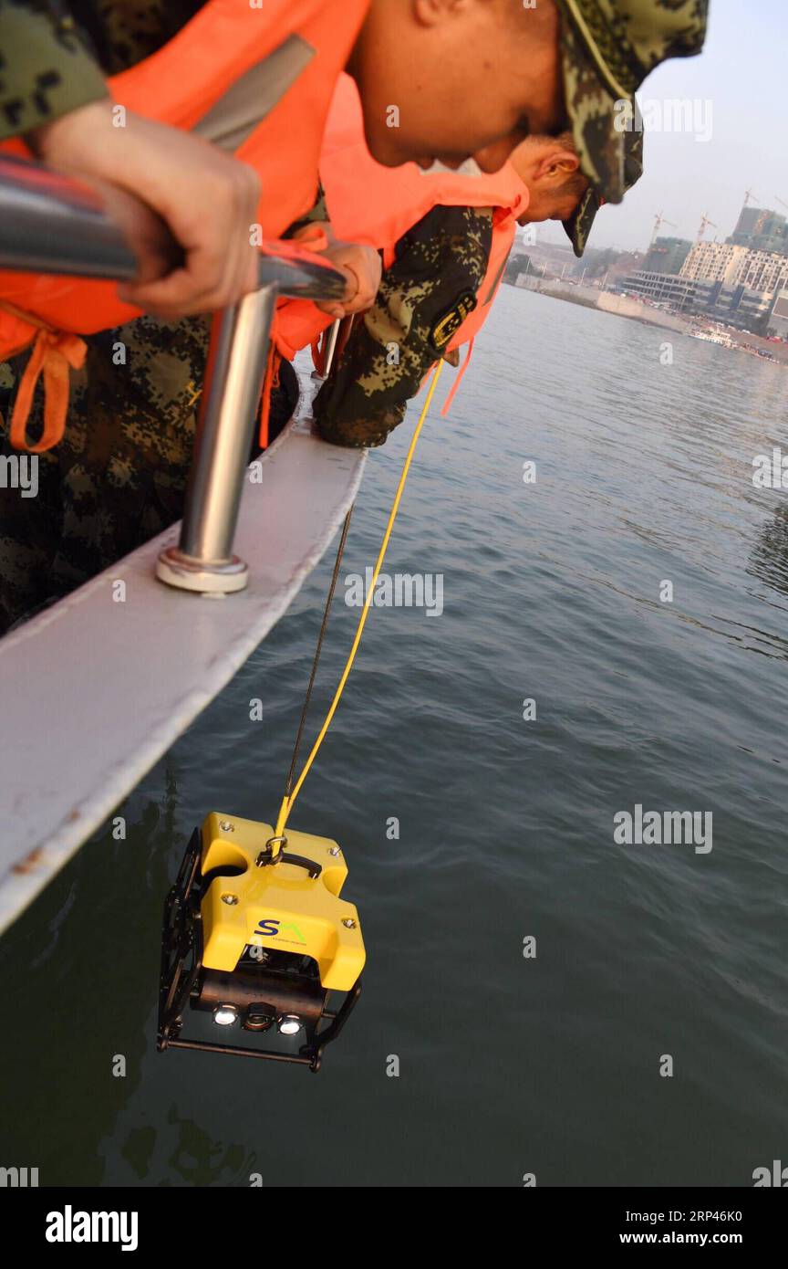 Underwater rescue robot hi-res stock photography and images - Alamy