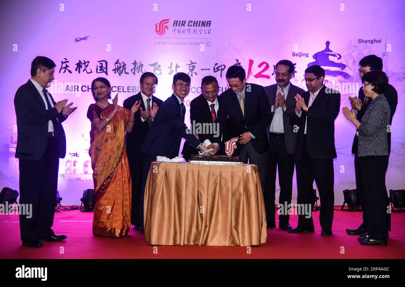 (181102) -- MUMBAI, Nov. 2, 2018 () -- Delegates take part in a cake cutting ceremony during a celebration of Air China in Mumbai, India, Oct. 31, 2018. Air China celebrated its 12th anniversary of operating airline service between India and China. (/Stringer) (yk) INDIA-MUMBAI-ECONOMY-AIR CHINA Xinhua PUBLICATIONxNOTxINxCHN Stock Photo