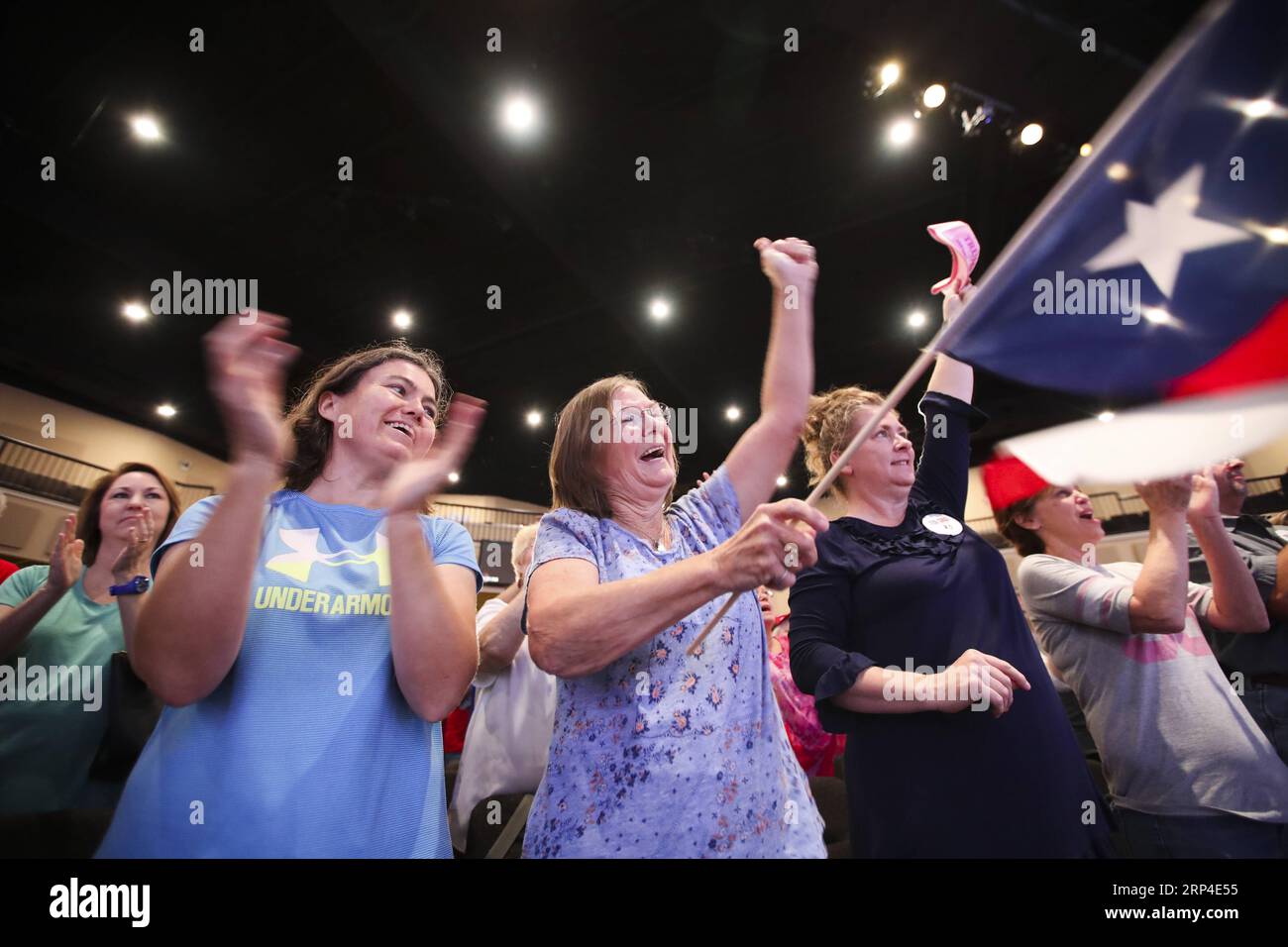 (181106) -- HOUSTON, Nov. 6, 2018 -- Supporters of Republican candidate of senator Ted Cruz cheer during his campaign rally in Houston of Texas Nov. 5, 2018. The United States will hold the midterm elections on Tuesday. ) (yk) U.S.-HOUSTON-MIDTERM ELECTIONS EVE WangxYing PUBLICATIONxNOTxINxCHN Stock Photo