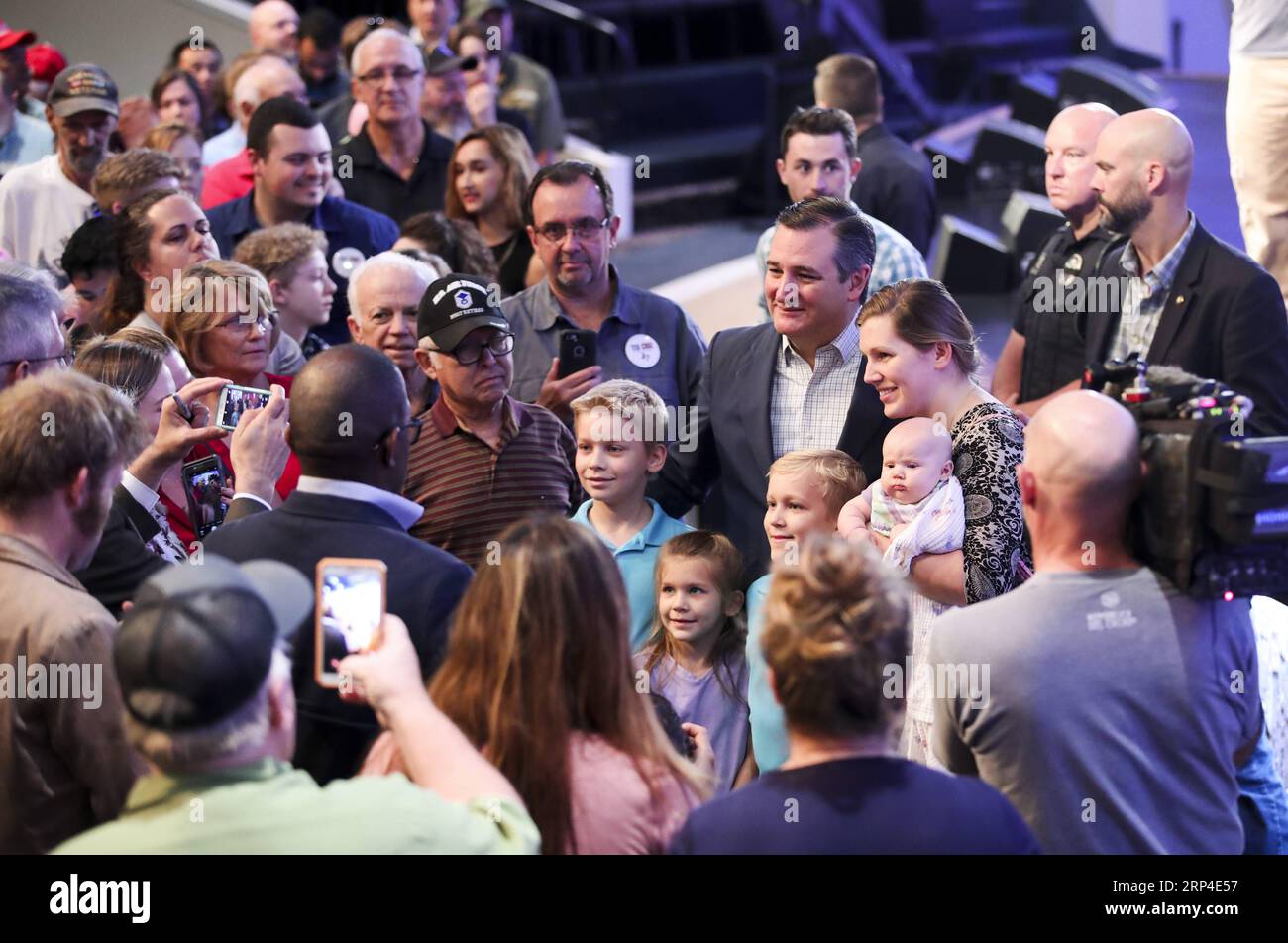 (181106) -- HOUSTON, Nov. 6, 2018 -- Republican candidate of senator Ted Cruz meets with supporters during a campaign rally in Houston of Texas Nov. 5, 2018. The United States will hold the midterm elections on Tuesday. ) (yk) U.S.-HOUSTON-MIDTERM ELECTIONS EVE WangxYing PUBLICATIONxNOTxINxCHN Stock Photo