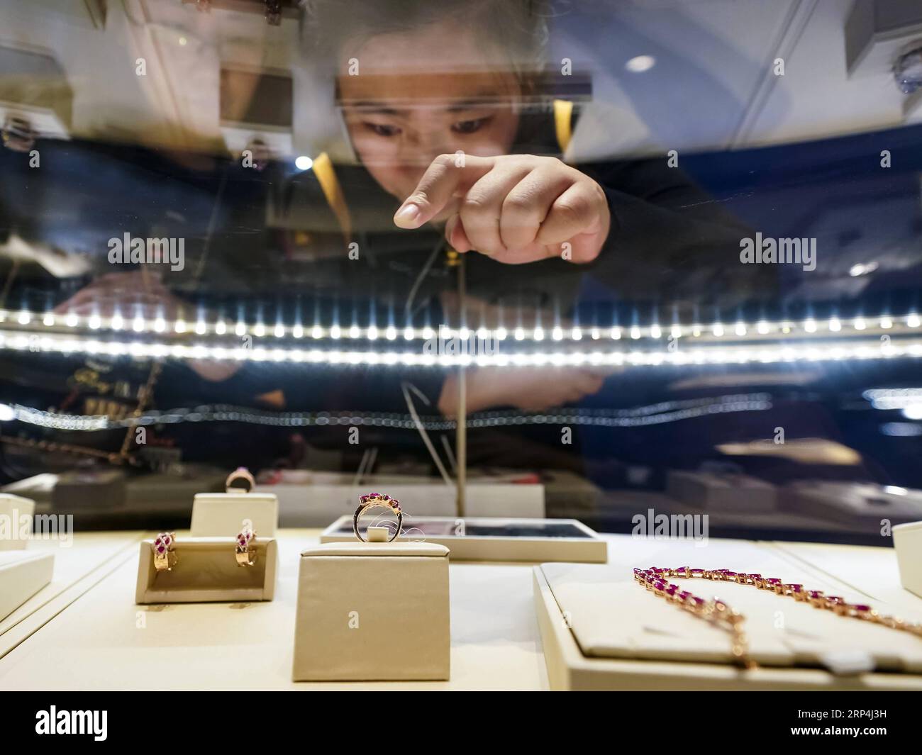 (181110) -- SHANGHAI, Nov. 10, 2018 -- Visitors view a ruby ring at the Apparel, Accessories & Consumer Goods area of the first China International Import Expo (CIIE) in Shanghai, east China, Nov. 9, 2018. )(ly) (IMPORT EXPO)CHINA-SHANGHAI-CIIE (CN) ShenxBohan PUBLICATIONxNOTxINxCHN Stock Photo