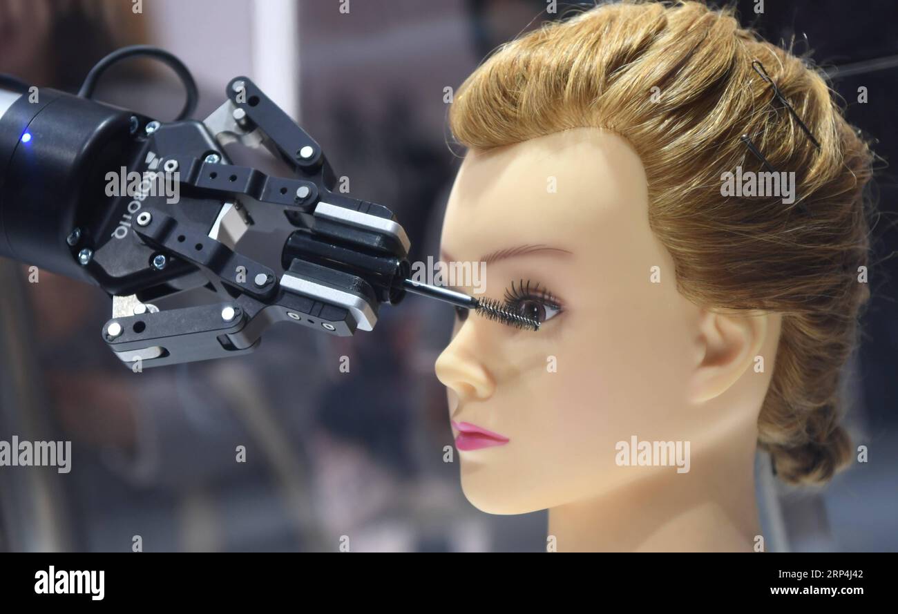 (181110) -- SHANGHAI, Nov. 10, 2018 -- A robotic makeup assistant performs at the Apparel, Accessories & Consumer Goods area of the first China International Import Expo (CIIE) in Shanghai, east China, Nov. 9, 2018. )(ly) (IMPORT EXPO)CHINA-SHANGHAI-CIIE (CN) Sadat PUBLICATIONxNOTxINxCHN Stock Photo