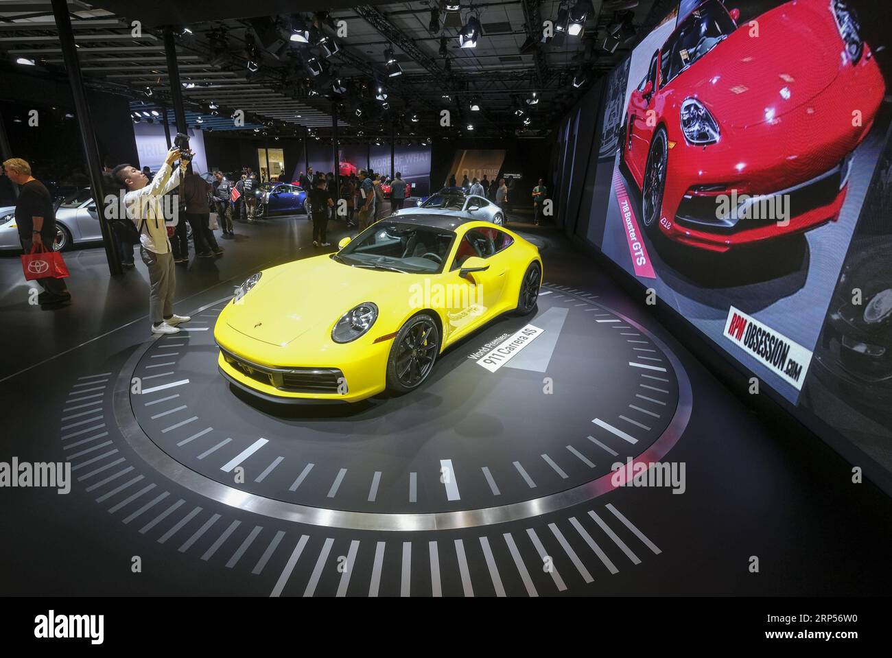 (181201) -- LOS ANGELES, Dec. 1, 2018 -- Visitors look at the new Porsche 911 Carrera 4S on the opening day of the Los Angeles (LA) Auto Show, in Los Angeles, the United States, Nov. 30, 2018. The 2018 LA Auto Show began with 1,000 vehicles on display, test drive opportunities, various experiences and celebrity appearances. The show will remain open to the public until Dec. 9. ) (lmm) U.S.-LOS ANGELES-LA AUTO SHOW ZhaoxHanrong PUBLICATIONxNOTxINxCHN Stock Photo