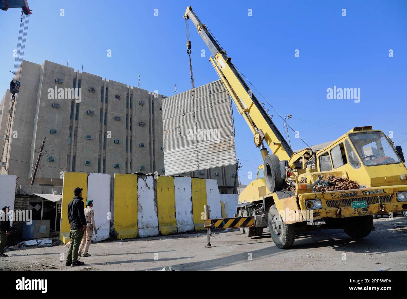 Concrete walls baghdad hi-res stock photography and images - Alamy