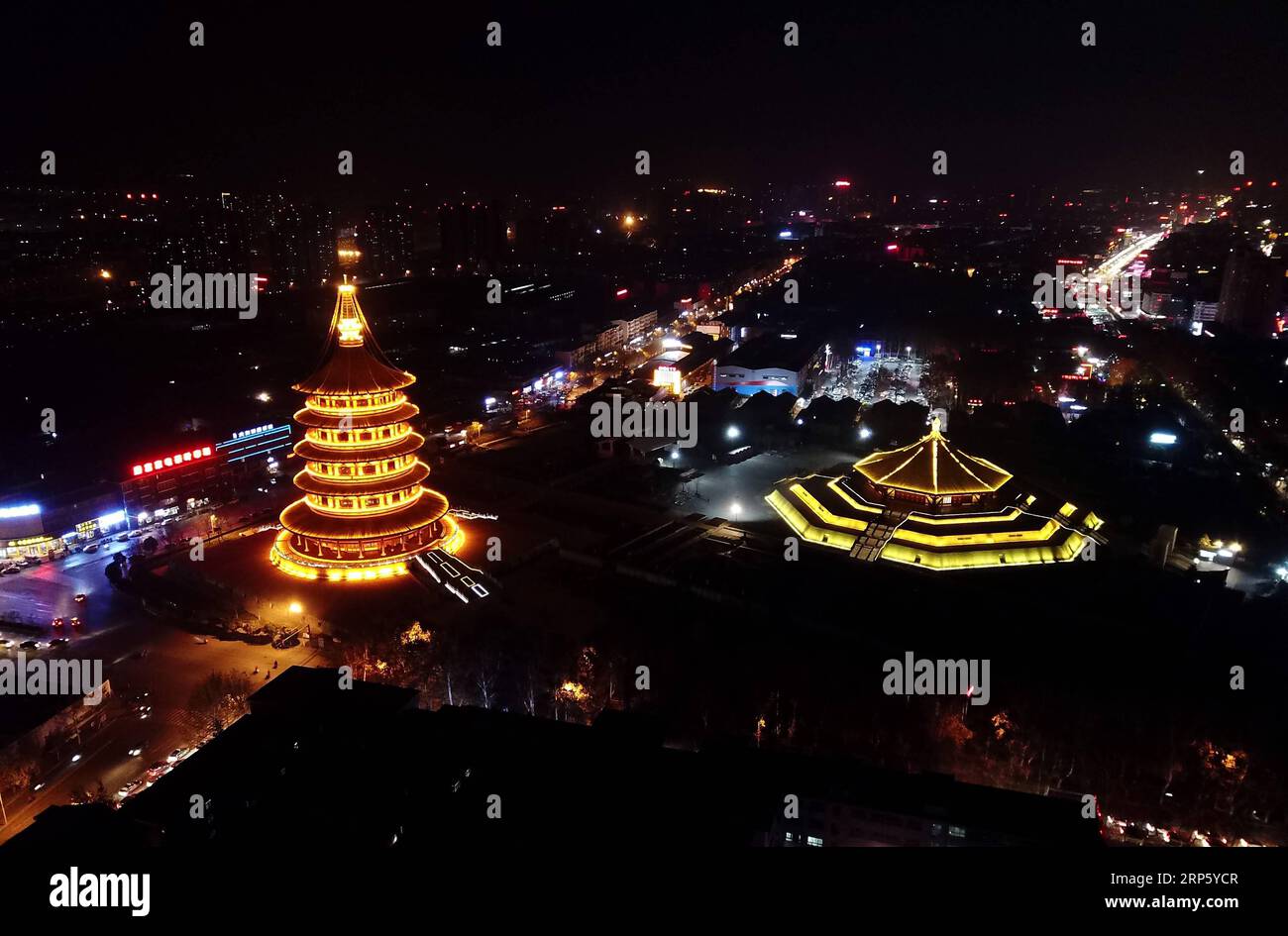 Luoyang night hi-res stock photography and images - Page 4 - Alamy