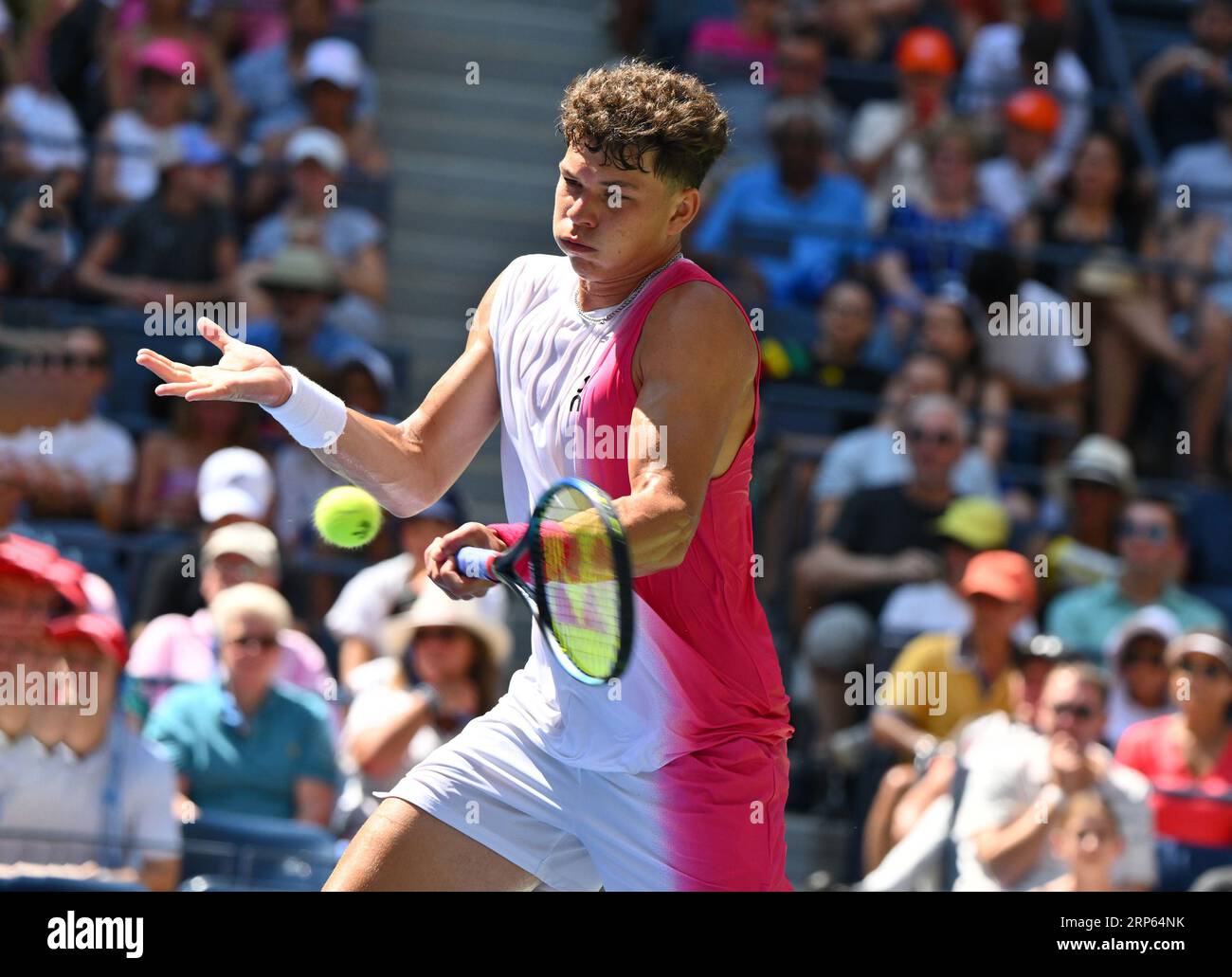 US Open Flushing Meadows New York USA 03rd Sep 2023 Day 7 Ben Us Open Flushing Meadows New York Usa 03rd Sep 2023 Day 7 Ben Shelton Usa Fourth Round Match Credit Roger Parkeralamy Live News 2RP64NK 