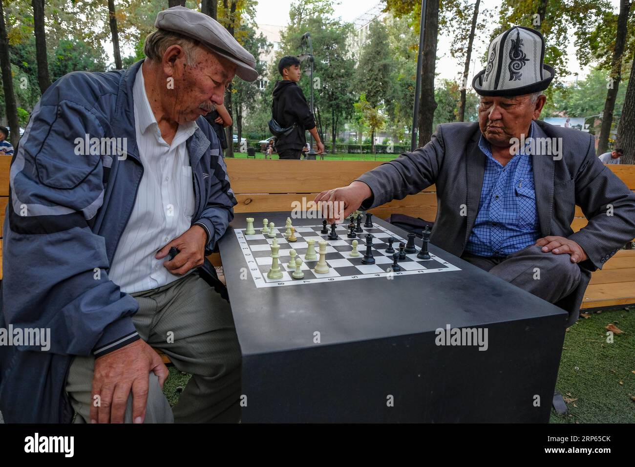 Locals playing chess hi-res stock photography and images - Alamy