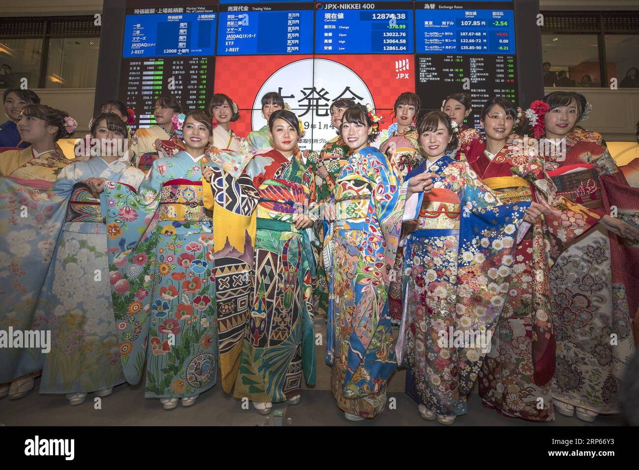 (190104) -- TOKYO, Jan. 4, 2019 (Xinhua) -- Women in Kimonos pose in front of an electronic board displaying stock prices at the Tokyo Stock Exchange in Tokyo, Japan, Jan. 4, 2019. Tokyo stocks opened sharply lower on Friday, with the benchmark Nikkei stock index tracking an equities rout on Wall Street overnight sparked by Apple Inc. lowering its sales outlook and concerns about a global economic slowdown. (Xinhua/Du Xiaoyi) JAPAN-TOKYO-STOCKS-OPENING PUBLICATIONxNOTxINxCHN Stock Photo