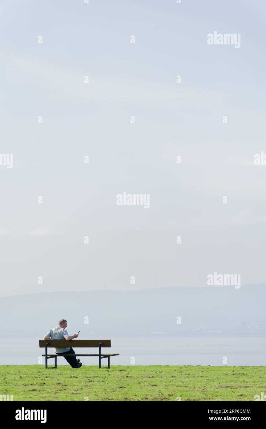 Man uk park bench lonely hi-res stock photography and images - Alamy