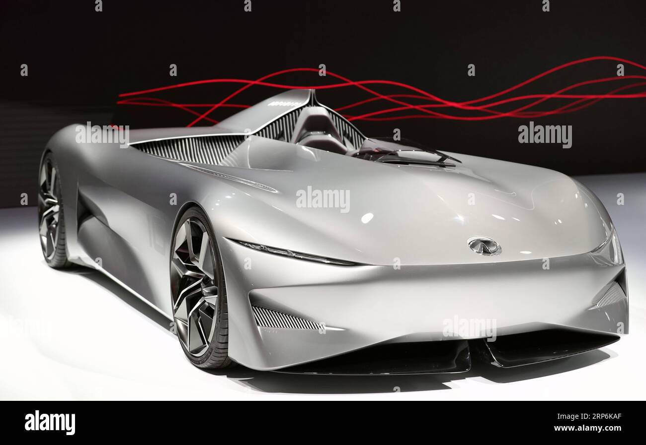 ジェイ ロイアル 油彩画 ニューディレクション 10号 Prototype 10 hi-res stock photography and images - Alamy