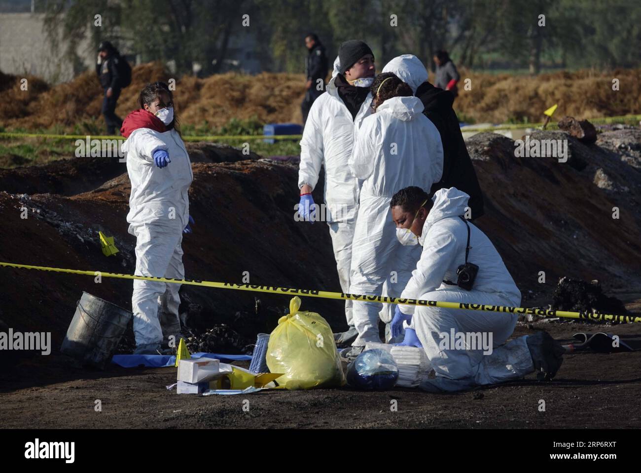 (190119) -- TLAHUELILPAN (MEXICO), Jan. 19, 2019 -- Forensic personnel work at the site of a pipeline explosion in the municipality of Tlahuelilpan, Hidalgo state, Mexico, on Jan. 19, 2019. The death toll from the pipeline explosion here has risen to 66, governor of the state of Hidalgo said on Saturday. ) MEXICO-HIDALGO-PIPELINE-EXPLOSION CarolinaxEndara PUBLICATIONxNOTxINxCHN Stock Photo