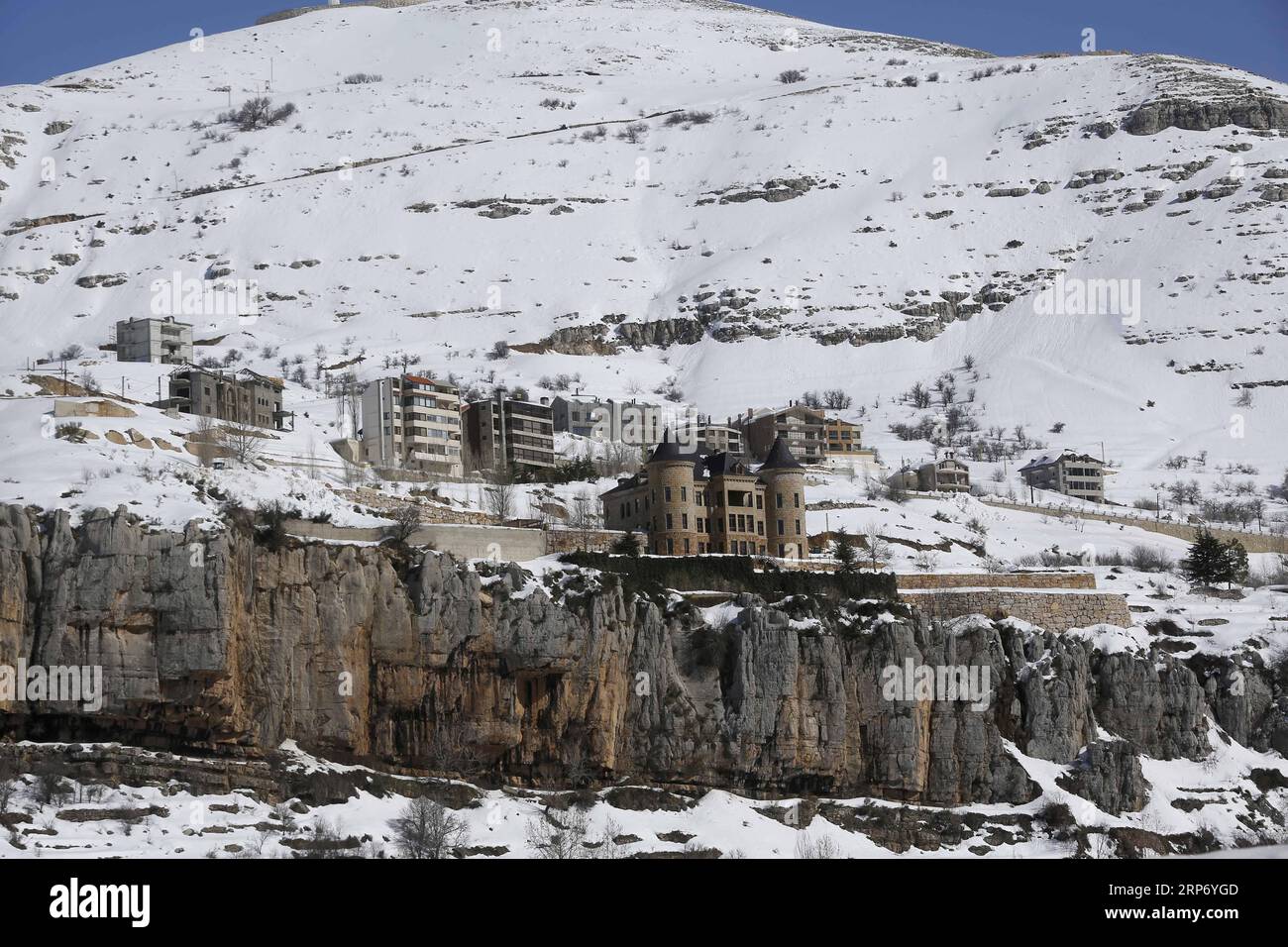 (190122) -- BEIRUT, Jan. 22, 2019 -- Photo taken on Jan. 22, 2019 shows the snow-covered Faraya, a resort town in Lebanon. The storms hit Lebanon in the past month, bringing snow to several towns and areas lying 700 meters or more above sea level. ) LEBANON-FARAYA-SNOW BilalxJawich PUBLICATIONxNOTxINxCHN Stock Photo