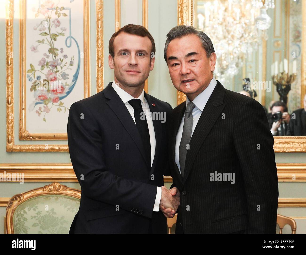 (190124) -- PARIS, Jan. 24, 2019 -- French President Emmanuel Macron meets with Chinese State Councilor and Foreign Minister Wang Yi at the Elysee Palace in Paris Jan. 23, 2019. ) FRANCE-PARIS-MACRON-WANG YI-MEETING ZhengxHuansong PUBLICATIONxNOTxINxCHN Stock Photo