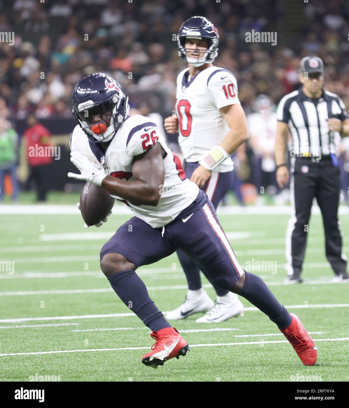 Houston Texans running back Devin Singletary (26) carries in the first half  of an NFL preseason