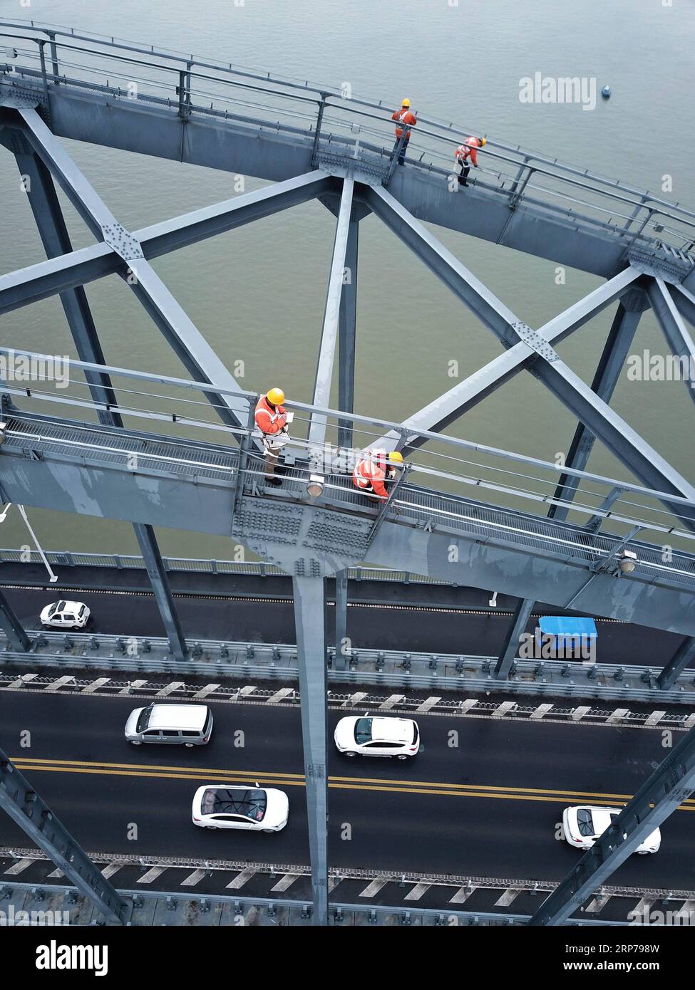 (190201) -- JIUJIANG, Feb. 1, 2019 (Xinhua) -- Aerial photo taken on Jan. 31, 2019 shows bridge workers checking the Jiujiang Yangtze River Bridge, a double-decked road-rail truss bridge and an important section of Beijing-Kowloon (Jingjiu) Railway in Jiujiang, east China s Jiangxi Province. Safety inspections have been strengthened to secure transportation during the 2019 Spring Festival travel rush. (Xinhua/Ding Bo) CHINA-JIUJIANG-SPRING FESTIVAL-TRAVEL RUSH-BRIDGE MAINTENANCE (CN) PUBLICATIONxNOTxINxCHN Stock Photo