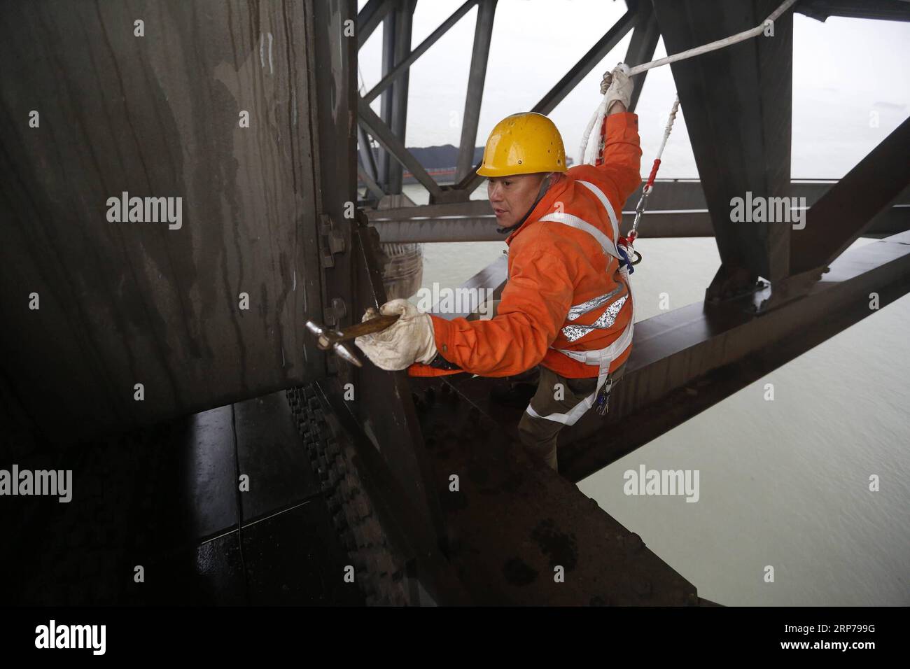 (190201) -- JIUJIANG, Feb. 1, 2019 (Xinhua) -- A bridge worker checks the Jiujiang Yangtze River Bridge, a double-decked road-rail truss bridge and an important section of Beijing-Kowloon (Jingjiu) Railway in Jiujiang, east China s Jiangxi Province, Jan. 31, 2019. Safety inspections have been strengthened to secure transportation during the 2019 Spring Festival travel rush. (Xinhua/Ding Bo) CHINA-JIUJIANG-SPRING FESTIVAL-TRAVEL RUSH-BRIDGE MAINTENANCE (CN) PUBLICATIONxNOTxINxCHN Stock Photo