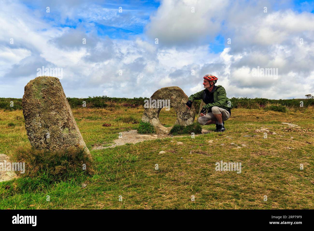 Men-an-Tol, Men an Tol, cyclist beside perforated stone in a field, Bronze Age megalith, Penzance, Cornwall, England, Great Britain Stock Photo