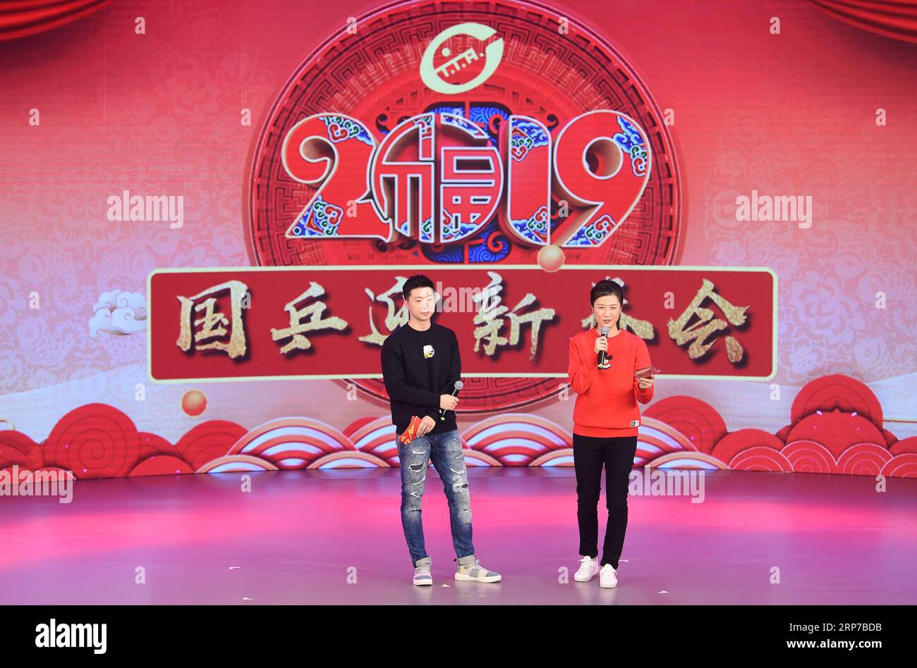 (190202) -- BEIJING, Feb. 2, 2019 (Xinhua) -- Chinese table tennis players Ma Long (L) and Ding Ning host the party held by the Chinese Table Tennis Team to celebrate the Spring Festival in Beijing, China, Feb. 2, 2019. (Xinhua/Jia Yuchen) (SP)CHINA-BEIJING-TABLE TENNIS-SPRING FESTIVAL PUBLICATIONxNOTxINxCHN Stock Photo