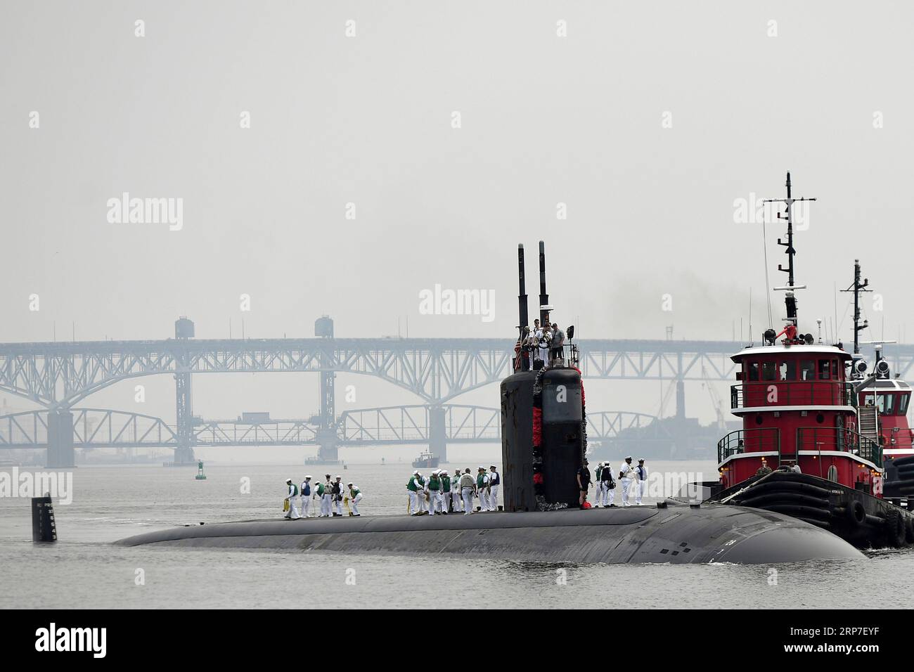 Groton, United States. 06 June, 2023. The U.S. Navy Los Angeles-class fast attack submarine USS San Juan is assisted by a tug boat as it transits the Thames River to moor at homeport Naval Submarine Base New London, June 6, 2023 in Groton, Connecticut, USA. The San Juan was deployed for 35-years and will now begin the decommissioning process.  Credit: PO2 Wesley Towner/U.S. Navy/Alamy Live News Stock Photo