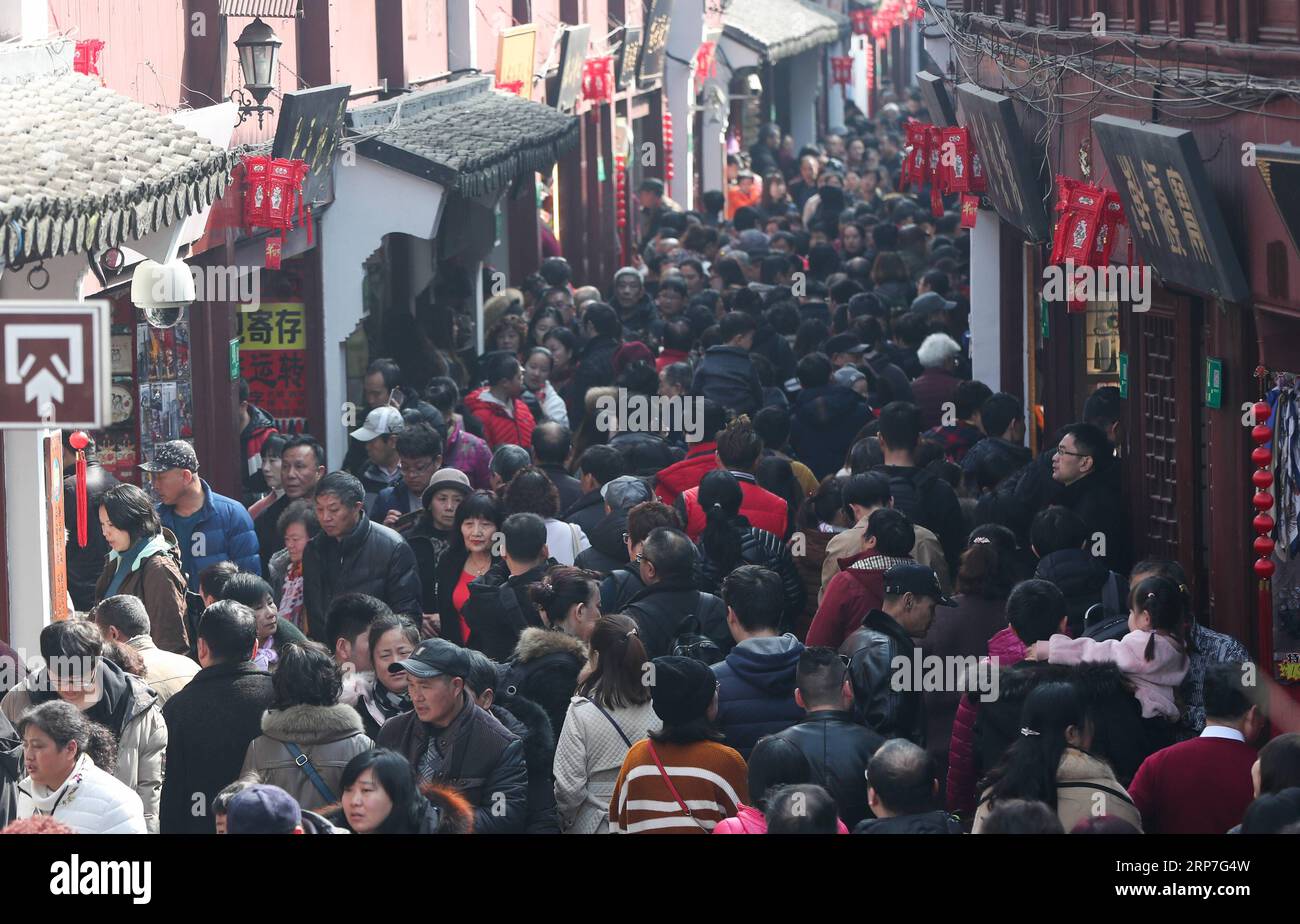 (190206) -- SHANGHAI, Feb. 6, 2019 -- Tourists visit Qibao ancient town in east China s Shanghai, Feb. 6, 2019, the second day of the Chinese Lunar New Year. ) CHINA-SPRING FESTIVAL-TOURISM (CN) DingxTing PUBLICATIONxNOTxINxCHN Stock Photo