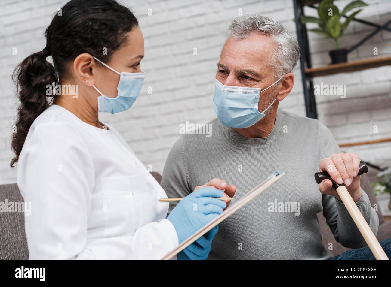 Doctor presenting medical treatment Stock Photo - Alamy