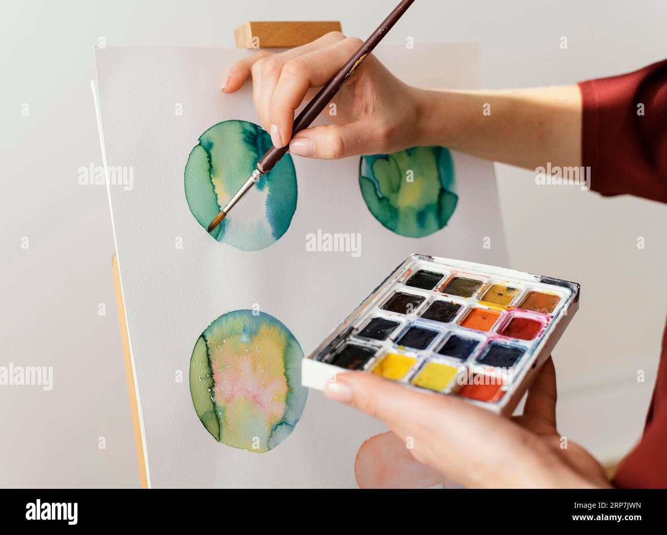 Young artist painting with watercolors Stock Photo - Alamy