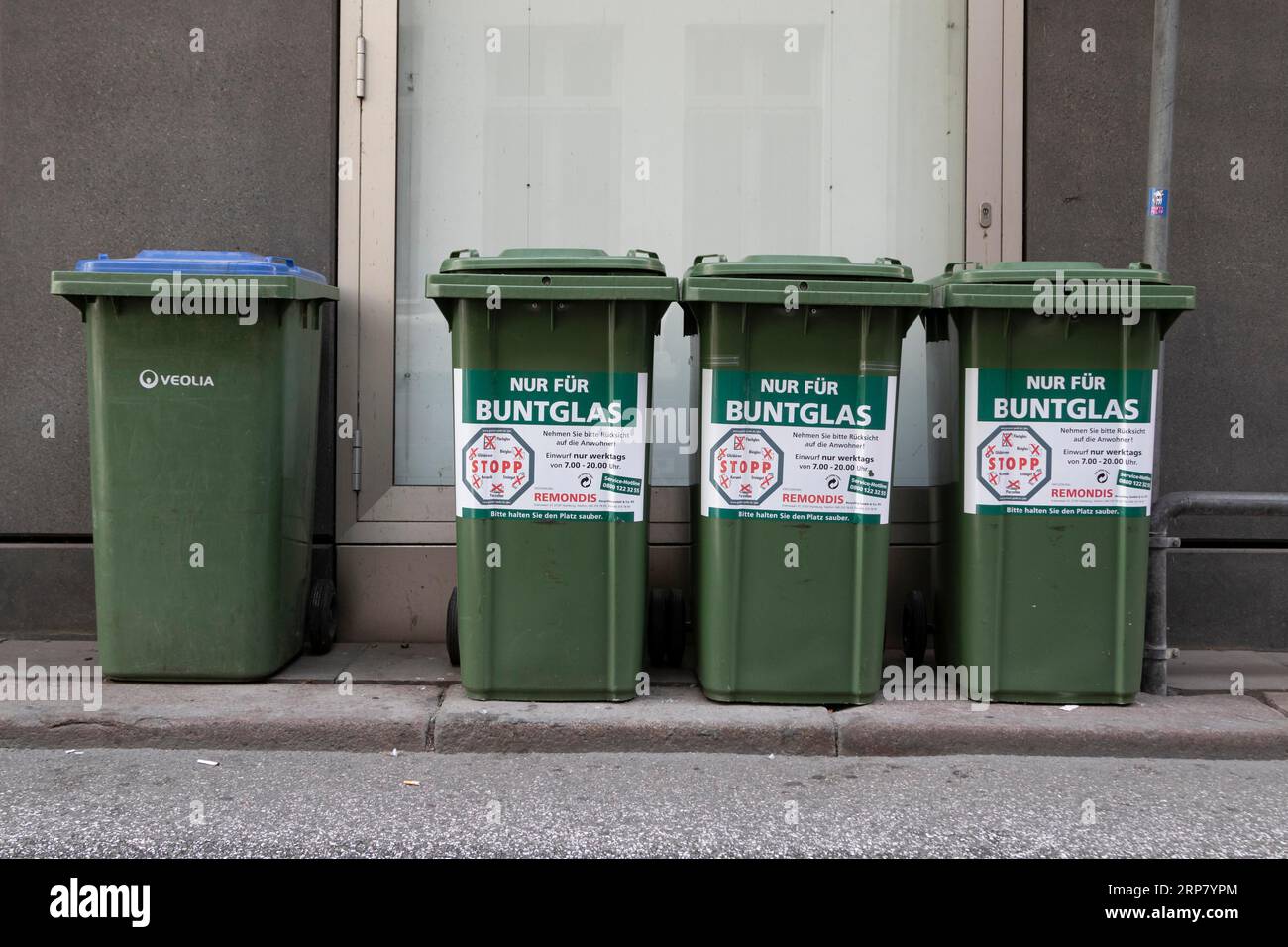 Symbolic image, city cleaning, waste disposal, recycling, waste glass