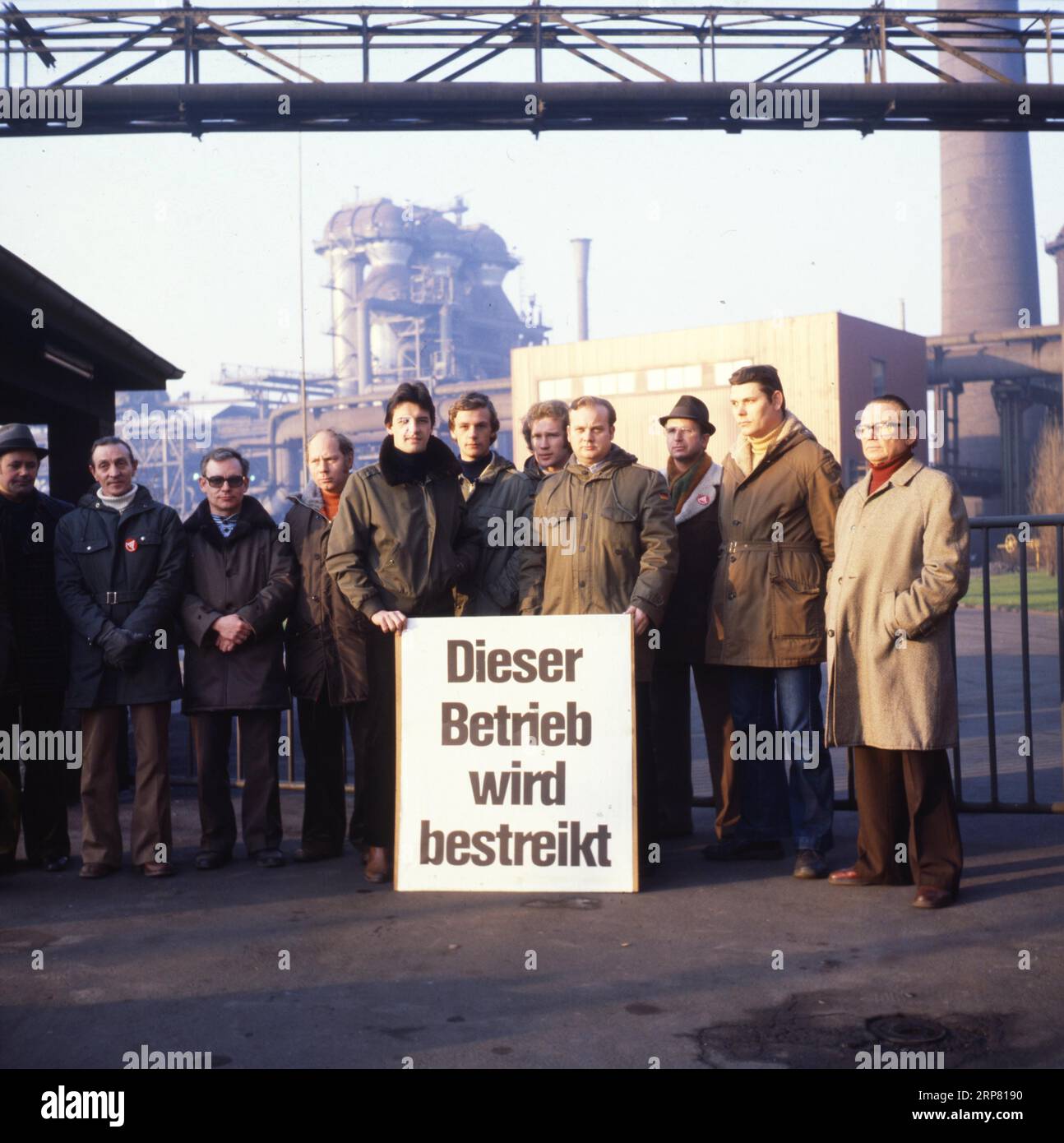 German text Streik (meaning strike) over rusty metal railway tracks and  brackets in a ballast bed, selected focus, narrow depth of field Stock  Photo - Alamy