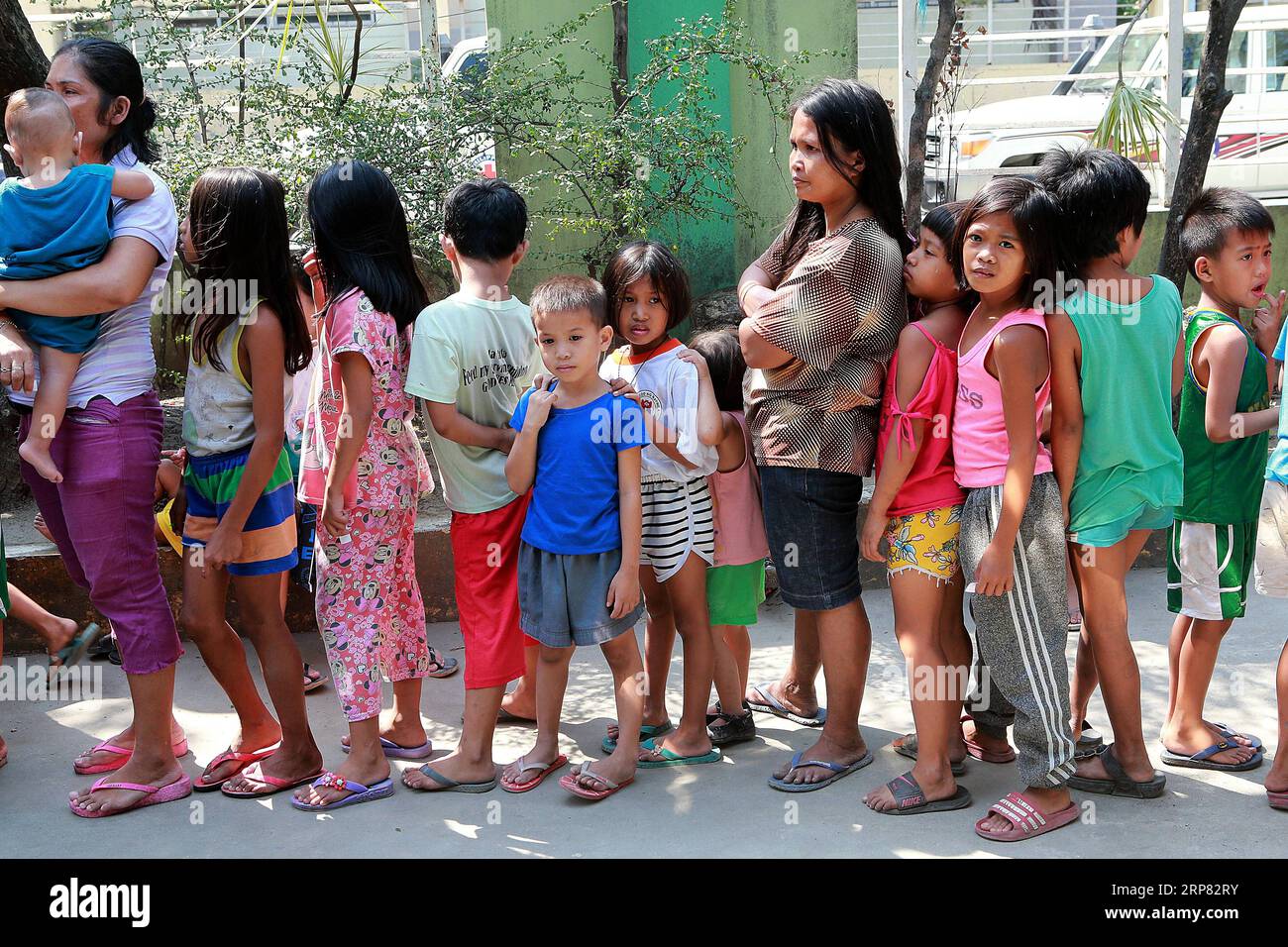 (190216) -- MANILA, Feb. 16, 2019 -- Parents and their children wait for free measles vaccines during the Philippine Red Cross Measles Outbreak Vaccination Response at a slum area in Manila, the Philippines, Feb. 16, 2019. The Philippine Department of Health (DOH) reported this week that over 4,300 measles cases were confirmed from Jan. 1 to Feb. 13, 2019, with the number expected to increase in the coming days. ) PHILIPPINES-MANILA-MEASLES VACCINATION ROUELLExUMALI PUBLICATIONxNOTxINxCHN Stock Photo