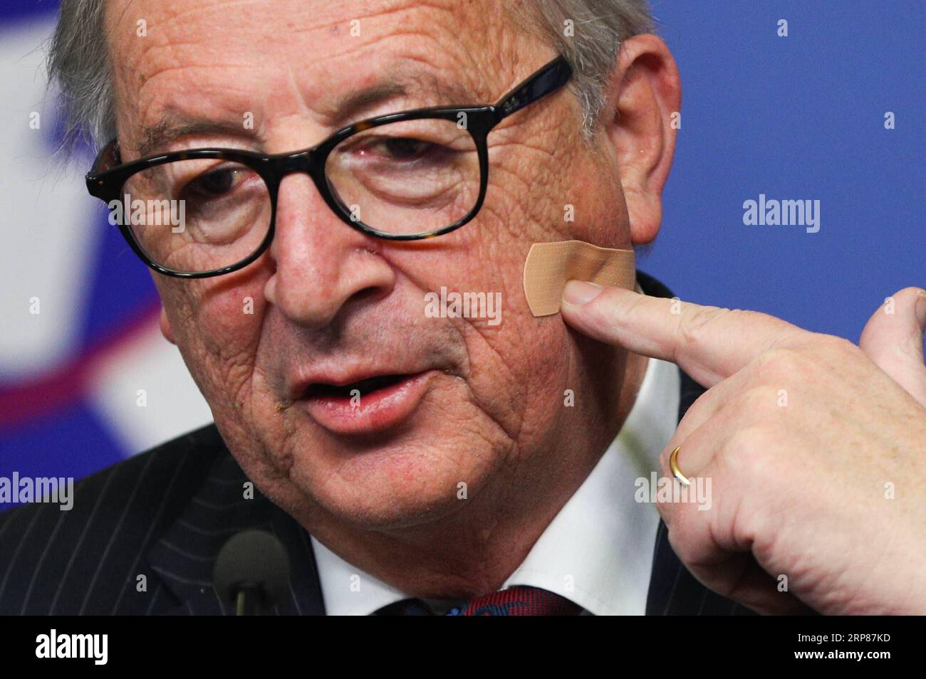 (190220) -- BRUSSELS, Feb. 20, 2019 -- European Commission President Jean-Claude Juncker points to a Band-Aid on his face during a press conference at the EU headquarters in Brussels, Belgium, on Feb. 20, 2019. ) BELGIUM-BRUSSELS-EU-JUNCKER-PRESS CONFERENCE ZhengxHuansong PUBLICATIONxNOTxINxCHN Stock Photo