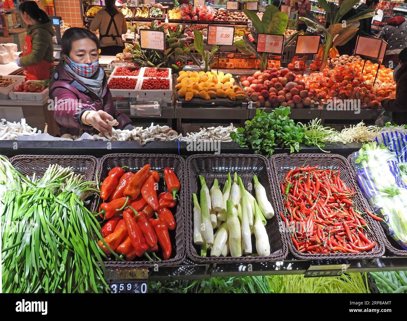 (190225) -- BEIJING, Feb. 25, 2019 -- Customers buy vegetables at a supermarket in Lianyungang, east China s Jiangsu Province, Jan.10, 2019. China has unveiled a guideline to enhance the accountability system of local governments to strengthen supervision over food safety. Food safety will be included in the performance assessment of the Party and government leading officials, according to the guideline released by the Central Committee of the Communist Party of China (CPC) and the State Council over the weekend. The guideline aims to promote local government s food safety work and improve peo Stock Photo