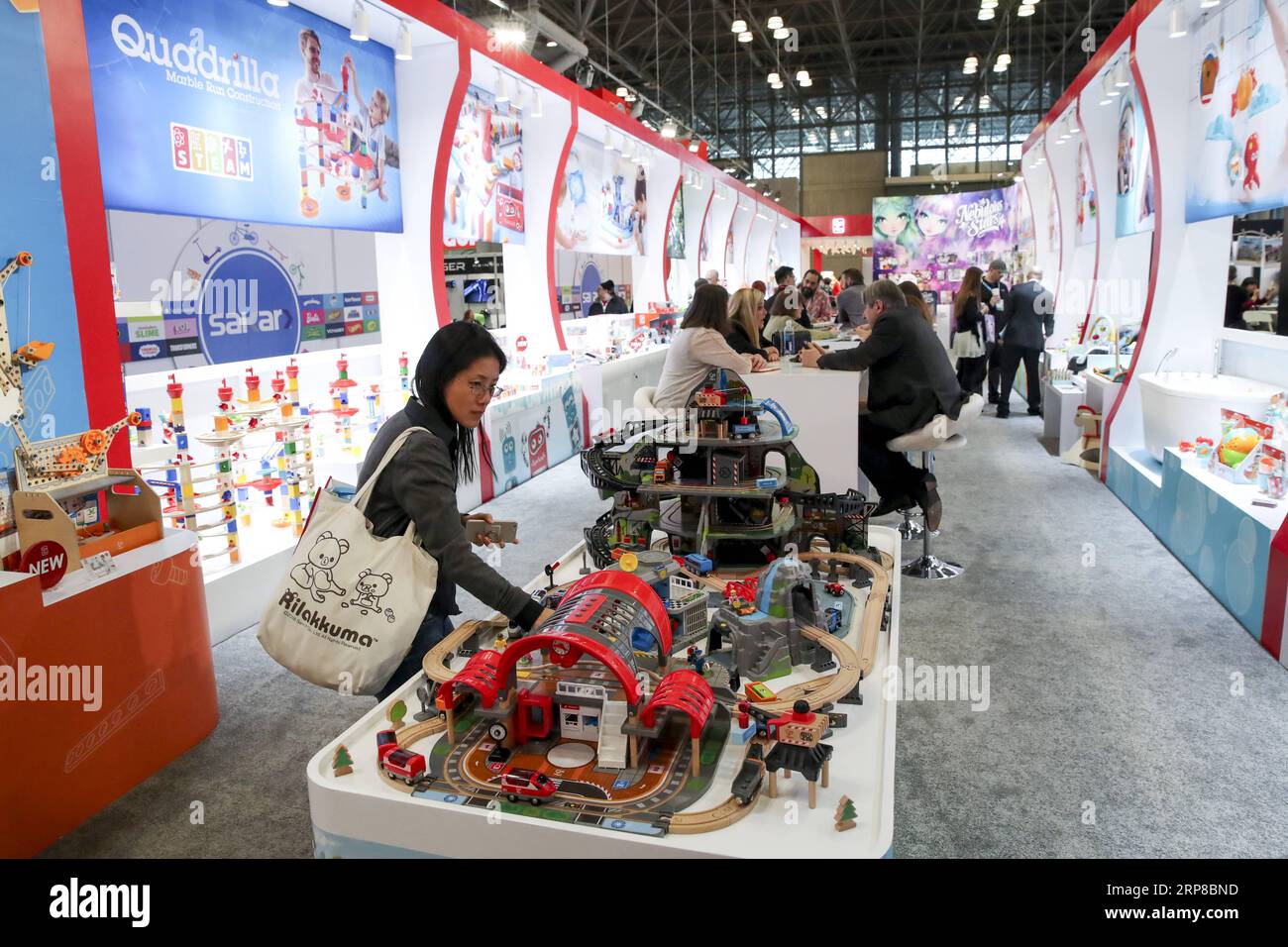 (190226) -- BEIJING, Feb. 26, 2019 -- Visitors look at toy products at the booth of Hape Toys during the 116th Annual North American International Toy Fair at the Jacob K. Javits Convention Center in New York, the United States, on Feb. 19, 2019. ) Xinhua headlines: More fun toys, no painful tariffs: American toymakers hopeful on U.S.-China trade deal WangxYing PUBLICATIONxNOTxINxCHN Stock Photo