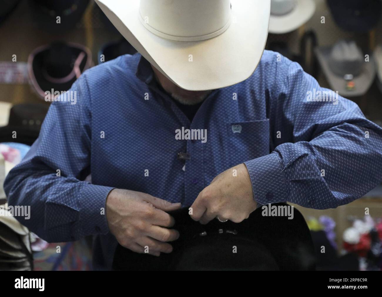190227) -- HOUSTON, Feb. 27, 2019 (Xinhua) -- CC Enterprises' Clay Newkirk  takes a final look of the cowboy's hat that he shapes before handing it to  a customer in Houston, Texas