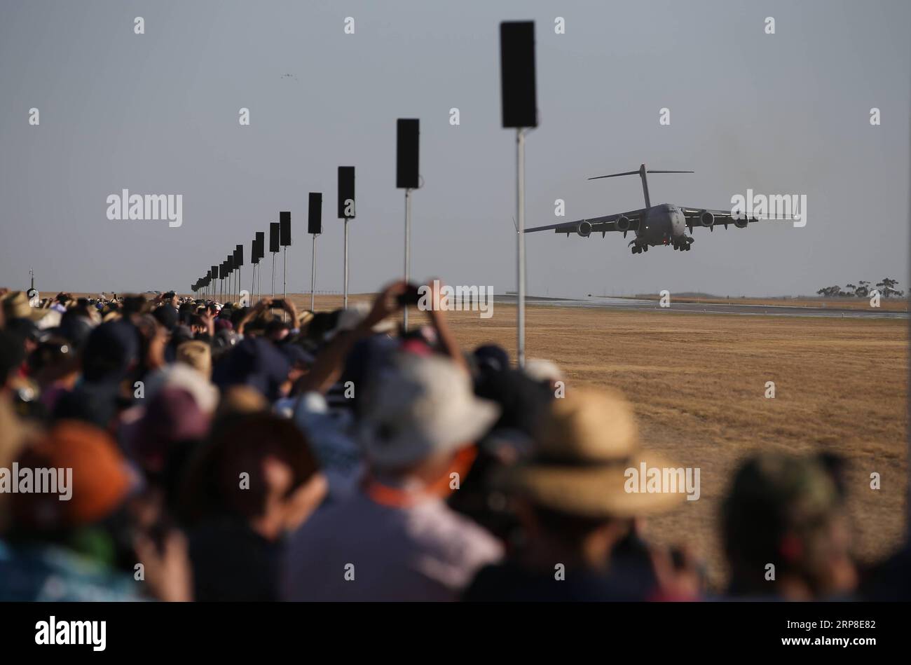 (190301) -- MELBOURNE, March 1, 2019 -- Visitors view an airplane performing during the Australian International Airshow and Aerospace & Defence Exposition at the Avalon Airport, Melbourne, March 1, 2019. ) AUSTRALIA-MELBOURNE-AIR SHOW BaixXuefei PUBLICATIONxNOTxINxCHN Stock Photo