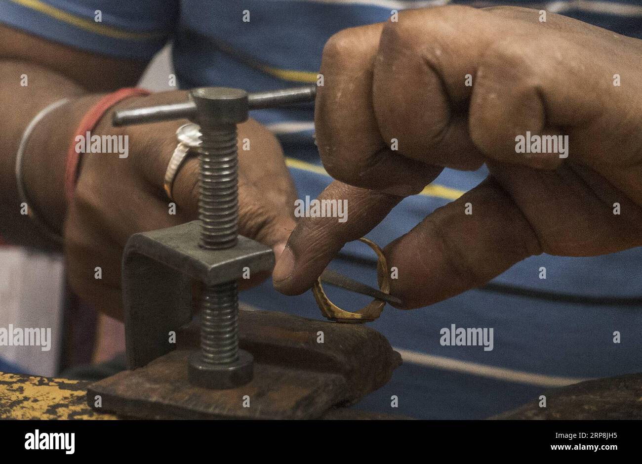 (190308) -- KOLKATA, March 8, 2019 (Xinhua) -- A worker makes gold jewellery at a workshop in Kolkata, India, March 8, 2019. Indian jewellery industry plays an important role in the economy, accounting for 7 percent of GDP and 14 percent of merchandise exports and provides direct employment to 5 million people. (Xinhua/Tumpa Mondal) INDIA-KOLKATA-JEWELLERY MAKING INDUSTRY PUBLICATIONxNOTxINxCHN Stock Photo