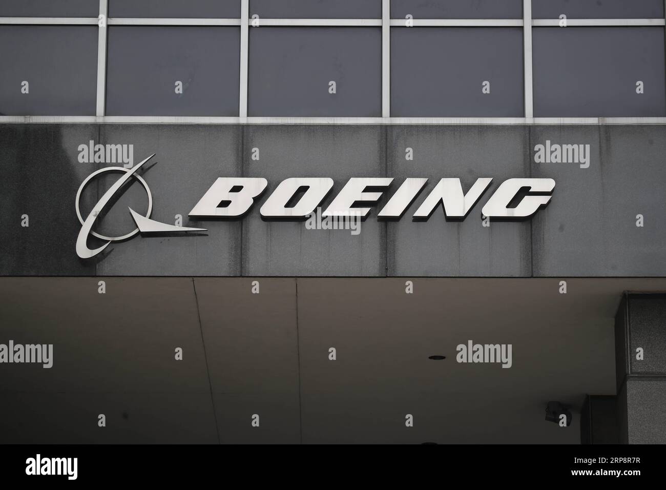 Boeing logo hi-res stock photography and images - Alamy, image size:1300x956