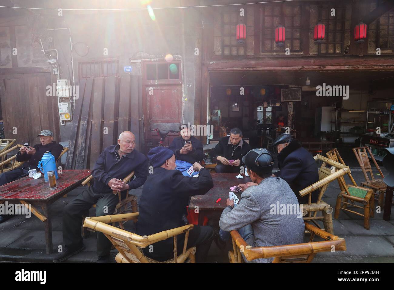 (190321) -- CHENGDU, March 21, 2019 (Xinhua) -- Some regular customers play cards at Pengzhen old teahouse, which has a history of over 100 years, on the Pengzhen ancient street in Shuangliu District of Chengdu City, capital of southwest China s Sichuan Province, March 20, 2019. (Xinhua/Zhang Yuwei) CHINA-SICHUAN-CHENGDU-PENGZHEN ANCIENT STREET (CN) PUBLICATIONxNOTxINxCHN Stock Photo