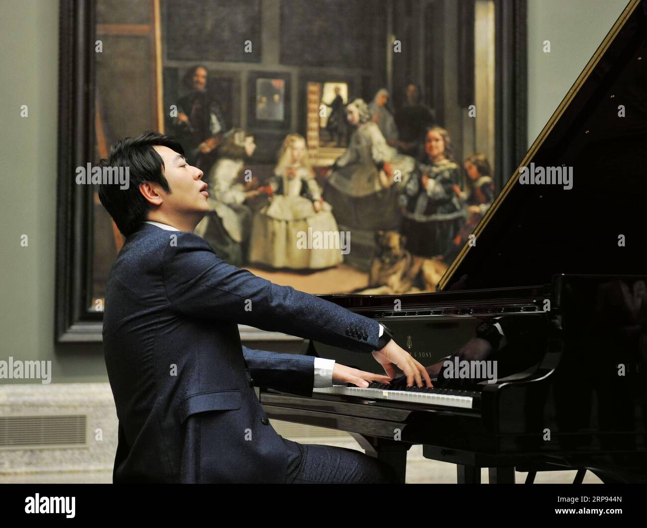 (190322) -- MADRID, March 22, 2019 (Xinhua) -- Chinese pianist Lang Lang performs at the Museo del Prado as part of the ongoing celebrations for the 200th anniversary of the main Spanish national art museum in central Madrid, Spain, March 21, 2019. Lang Lang performed in the hall dedicated to Diego Velazquez, one of Spain s most famous and loved artists, and in the presence of Velazquez s most famous painting Las Meninas . (Xinhua/Guo Qiuda) SPAIN-MADRID-CHINESE PIANIST-CONCERT PUBLICATIONxNOTxINxCHN Stock Photo
