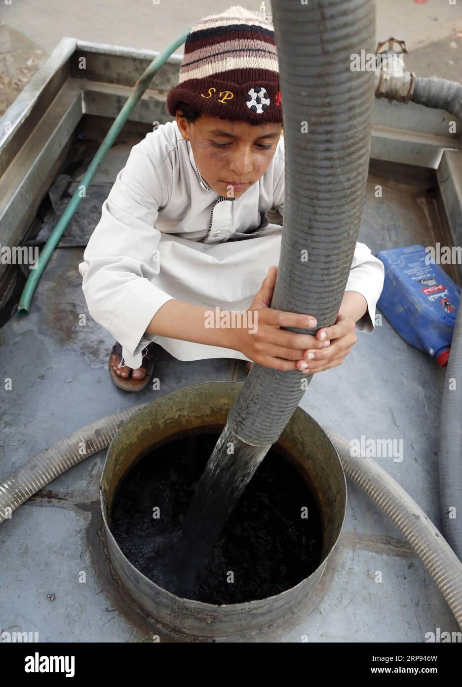 190322) -- SANAA, March 22, 2019 -- A boy fills his water truck with water  from a water pump in Sanaa, Yemen, on March 22, 2019, which is the World  Water Day.