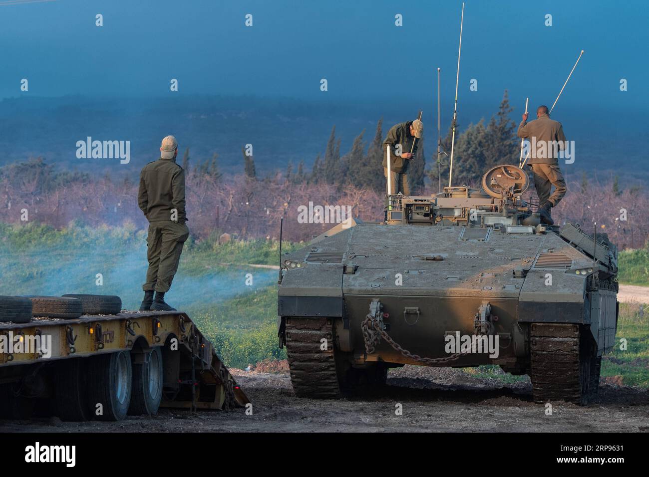 News Themen der Woche KW13 News Bilder des Tages (190325) -- GOLAN HEIGHTS, March 25, 2019 -- Israeli soldiers stand on an armored personnel carrier in the Israeli-occupied Golan Heights, on March 25, 2019. U.S. President Donald Trump on Monday signed a proclamation recognizing Israel s sovereignty over the disputed Golan Heights, marking a major shift in U.S. policy in the Middle East. ) MIDEAST-GOLAN HEIGHTS-ISRAEL-ARMY JINI/AyalxMargolin PUBLICATIONxNOTxINxCHN Stock Photo